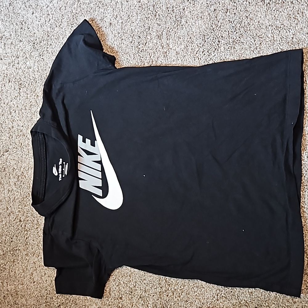 Black nike t shirt